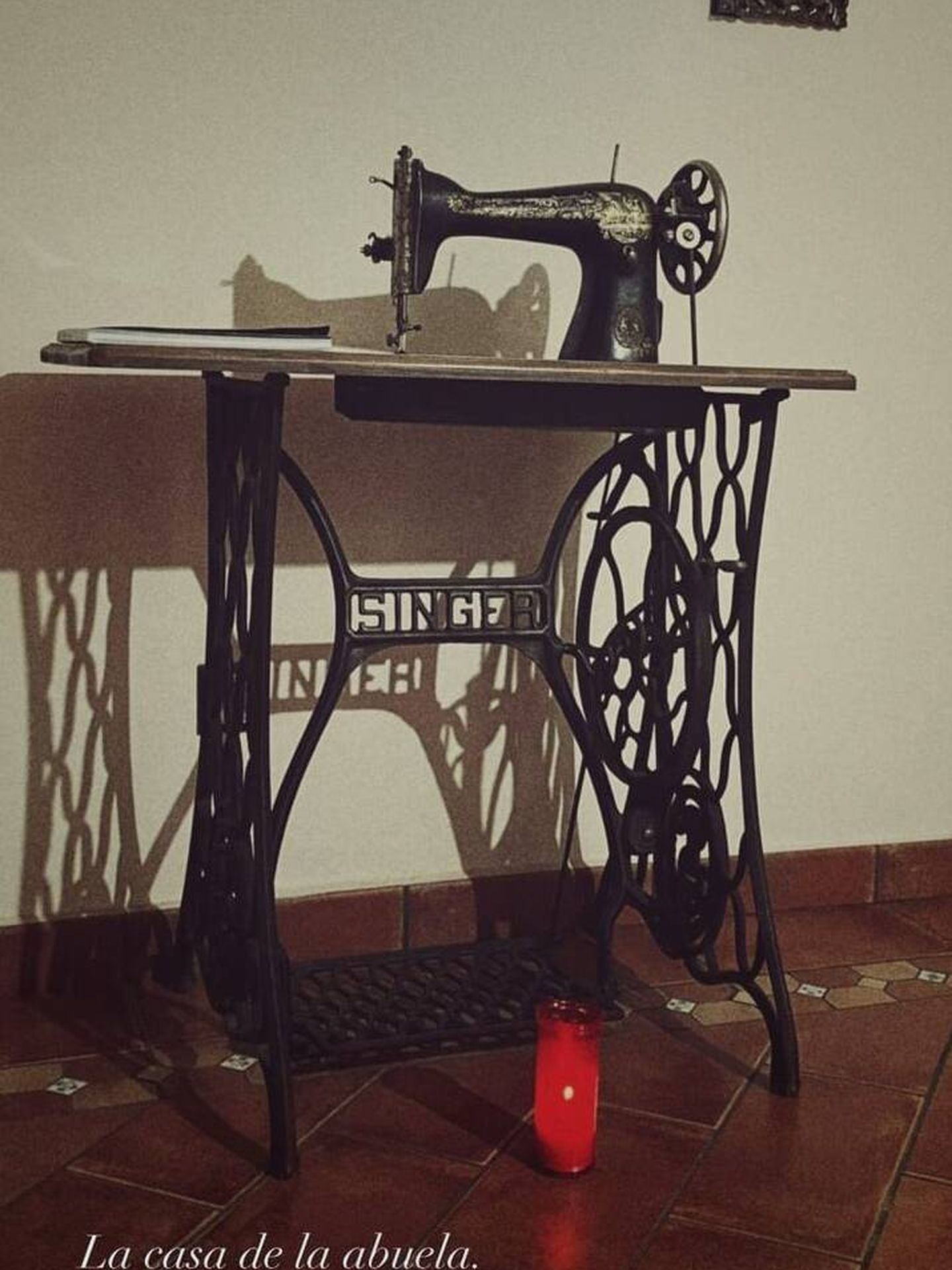 La máquina de coser de la abuela de Sara Carbonero. (Redes)