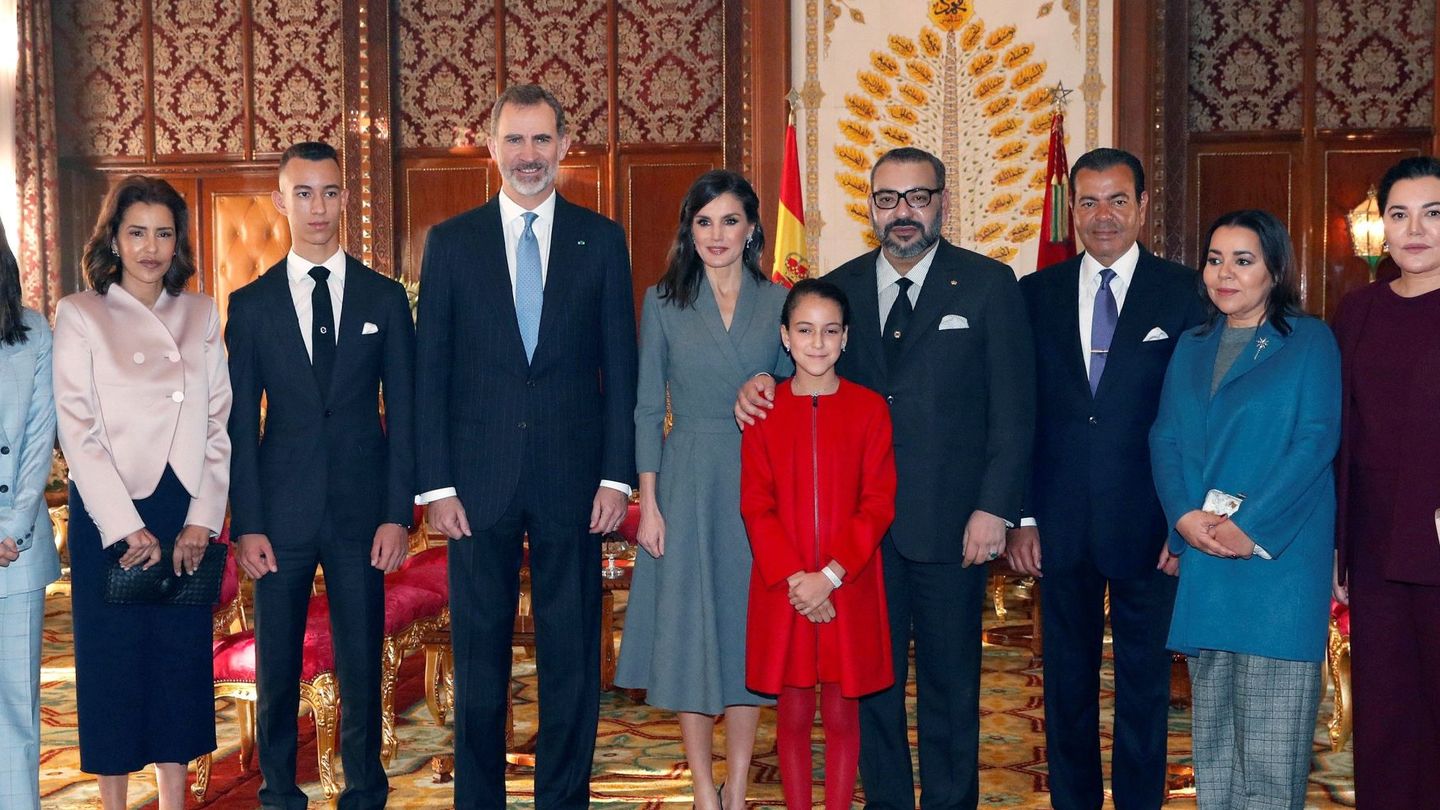Lalla Khadija con su familia en la visita que los Reyes de España realizaron a Marruecos. (Efe)