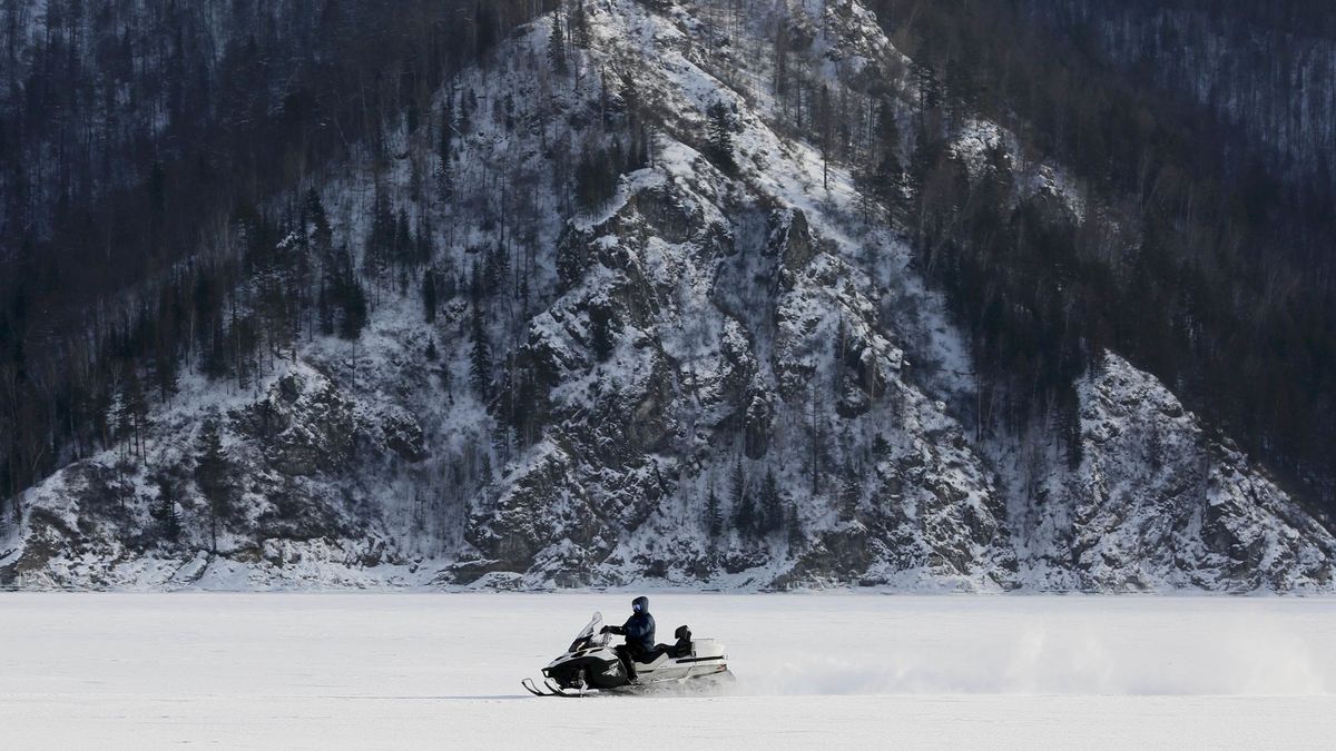 El frío en EEUU lleva a algunos farmacéuticos a repartir medicinas en motos de nieve