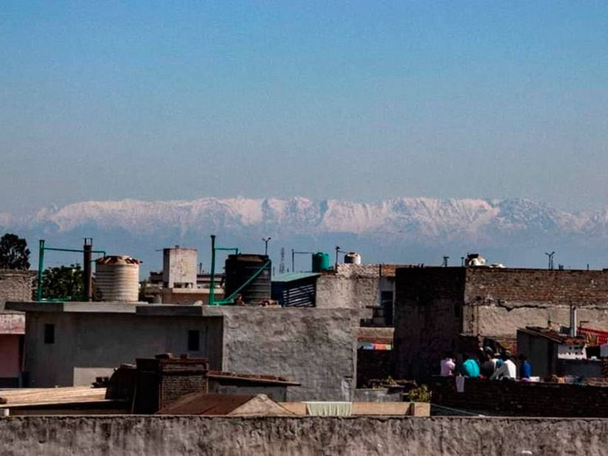 Foto: Las cumbres nevadas del Himalaya se ven a más de 200 kilómetros de distancia (Foto: Twitter)