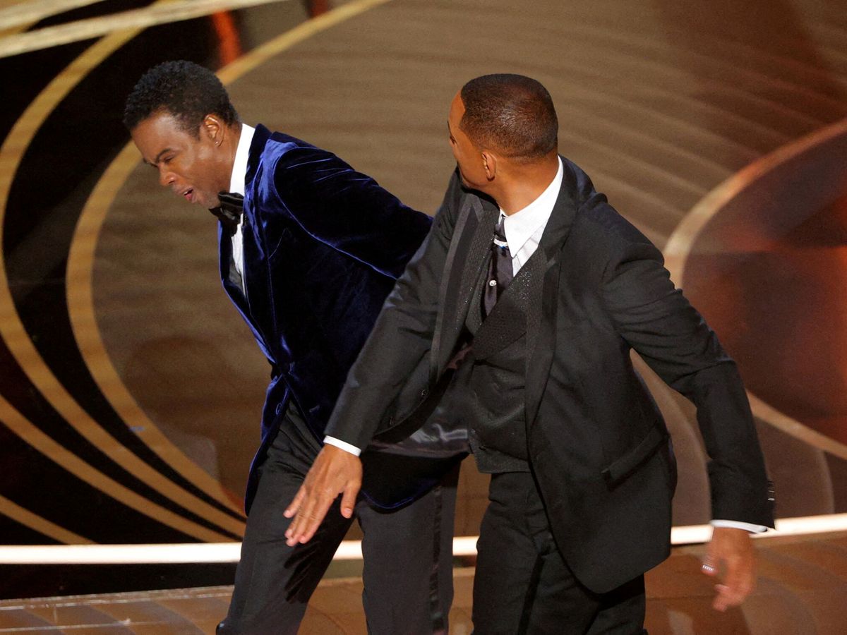 Foto: Momento en el que Will Smith pega una bofetada a Chris Rock (Reuters/Snyder)