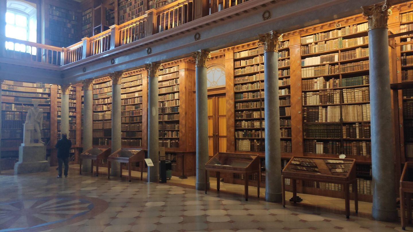 La biblioteca de la abadía de Pannohnia. (H. G. B.)