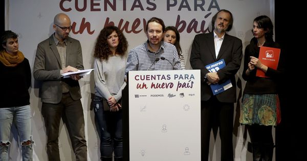 Foto: Pablo Iglesias, con los portavoces del grupo confederal y las confluencias, durante la presentación de los presupuestos alternativos de Podemos. (EFE)