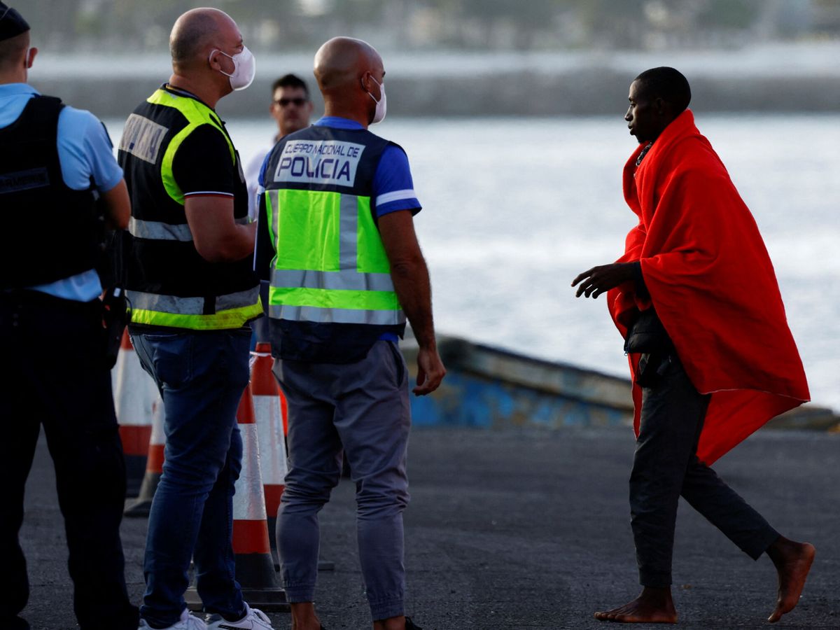 Foto: Llegada de inmigrantes a Canarias el pasado 10 de julio. (Reuters/Borja Suarez)