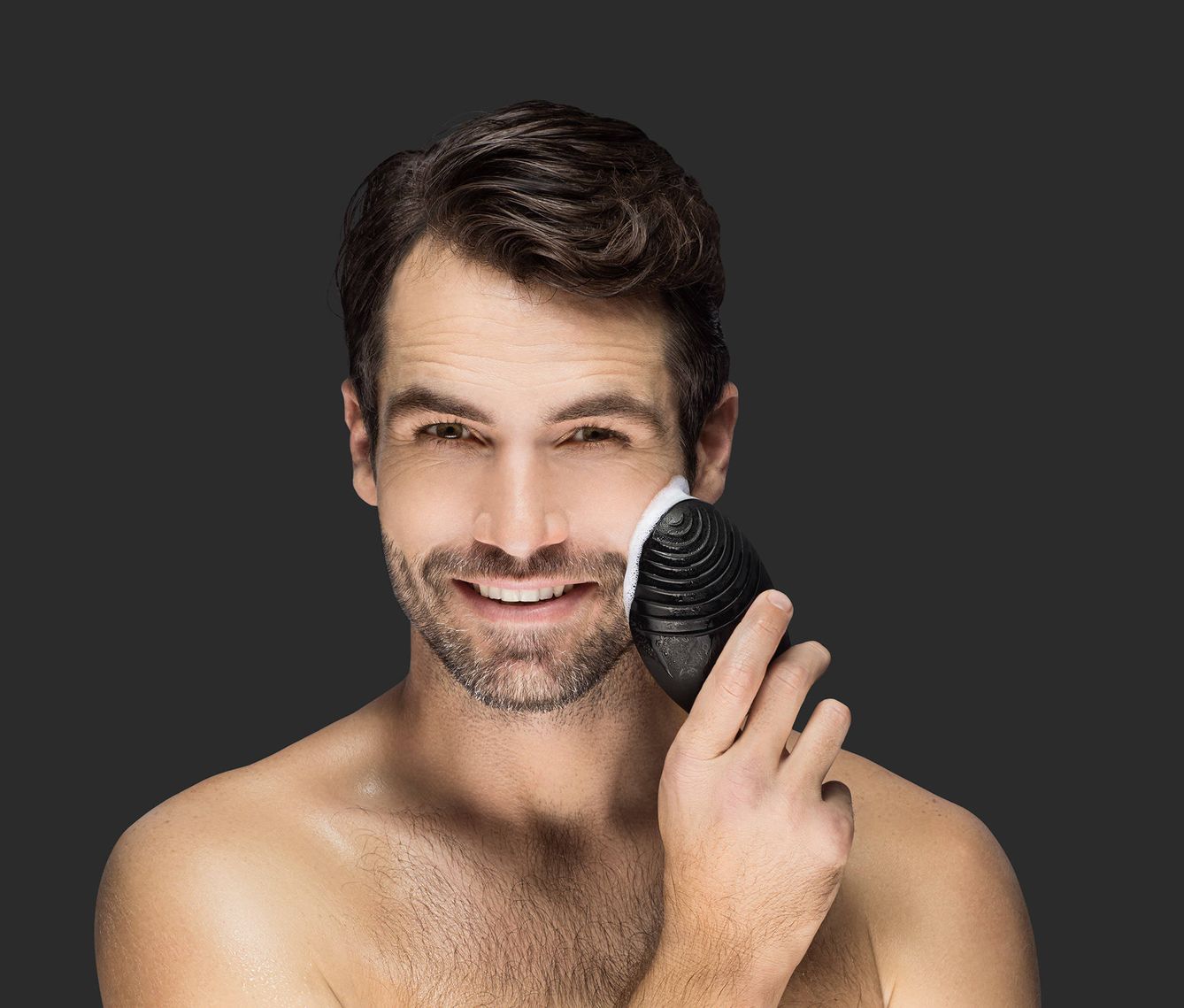 El nuevo dispositivo de Foreo está pensado para preparar la piel justo antes del afeitado.