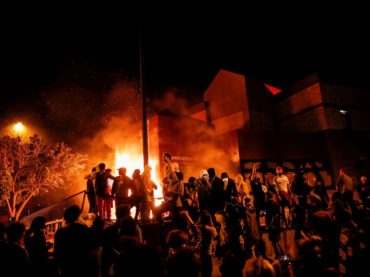 Foto: Protestas esta noche en Mineápolis (Reuters)