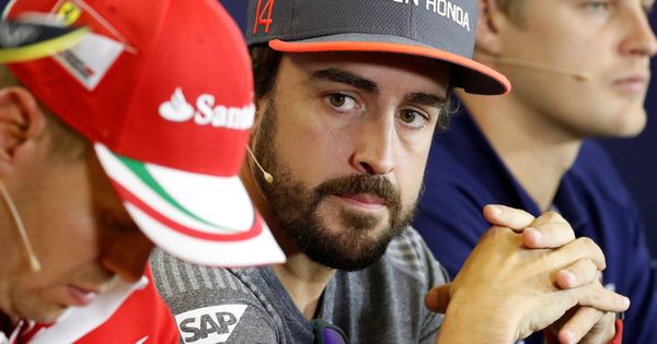 Foto: Fernando Alonso en la rueda de prensa de la FIA de este jueves. (Reuters)