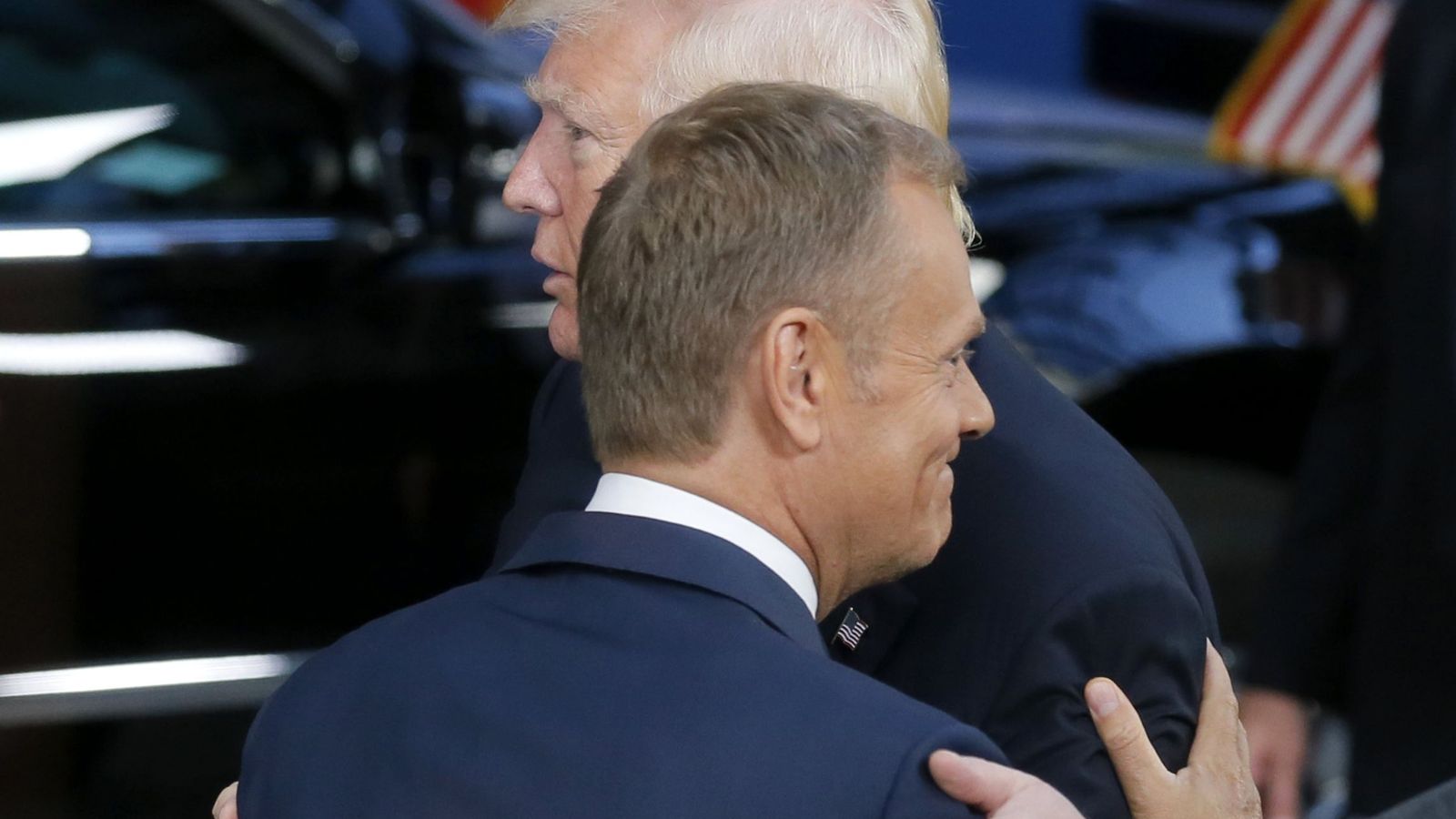 Foto: El presidente del Consejo Europeo, Donald Tusk (i), se despide del presidente de EEUU, Donald Trump. (EFE)