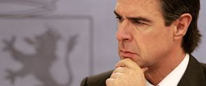 Soria convoca a los 'capos' de las grandes eléctricas tras cuestionar Montoro su reforma