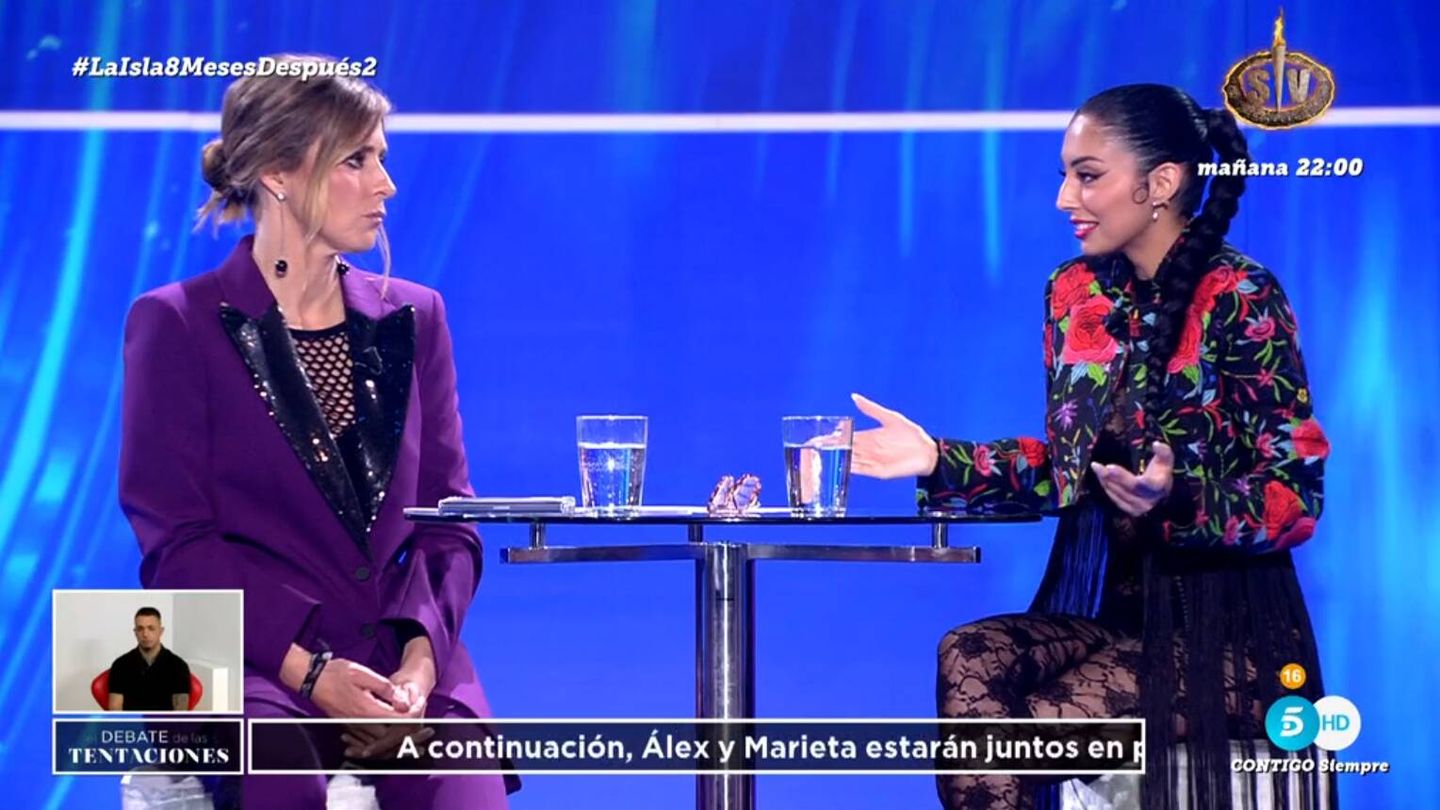 La presentadora Sandra Barneda y Marieta Díaz en 'La isla de las tentaciones'. (Mediaset)