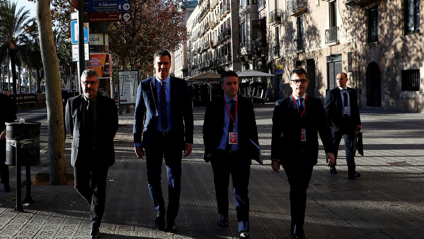 Pedro Sánchez paseando por Barcelona antes de la reunión del Consejo de Ministros. (Reuters)