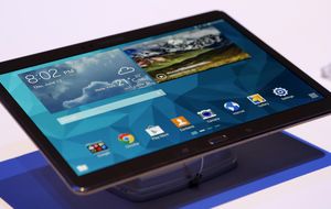 Samsung planta cara al iPad de Apple con su tableta ultraligera Tab S