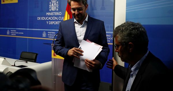 Foto: El exministro de Cultura y Deportes Màxim Huerta, tras la rueda de prensa en la que anunció su dimisión. (Reuters)