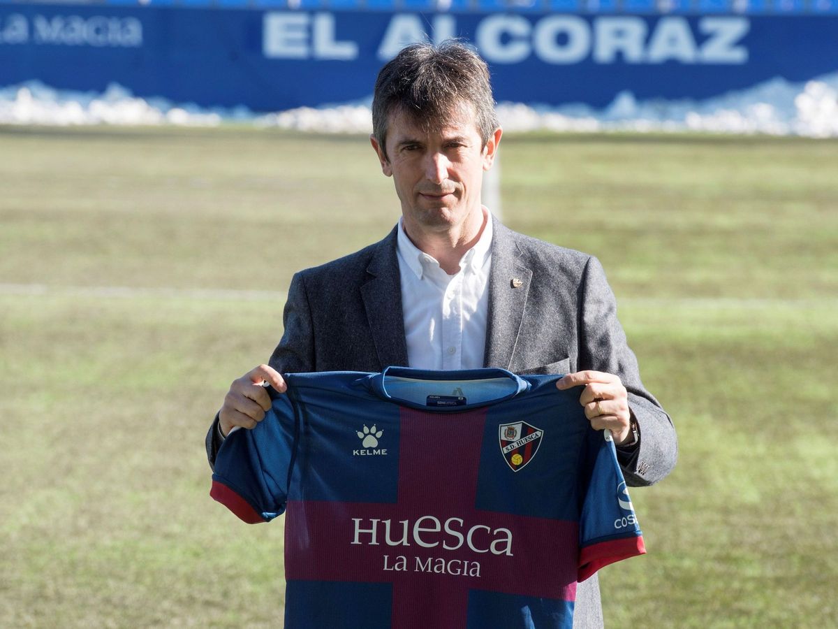 Foto: Pacheta, en su presentación como nuevo entrenador del Huesca. (EFE)