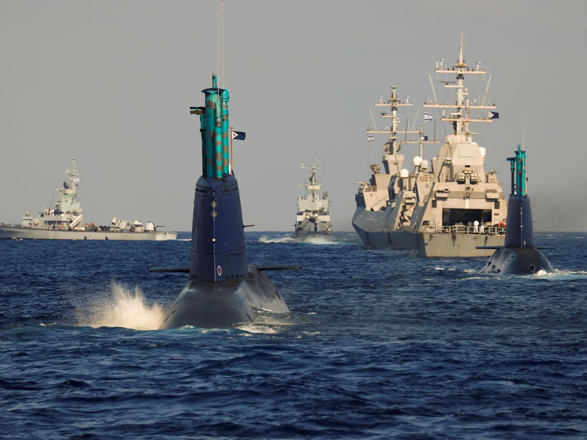 Foto: Submarinos israelíes de maniobras en el Mediterráneo. (Reuters/Amir Cohen)