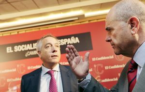 El PSOE muestra sus múltiples almas en torno a Cataluña en el debate organizado por El Confidencial