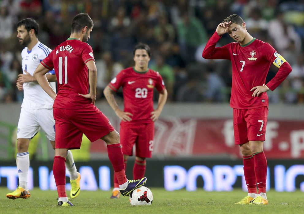 Foto: Cristiano Ronaldo se lamenta tras recibir el gol de Israel.