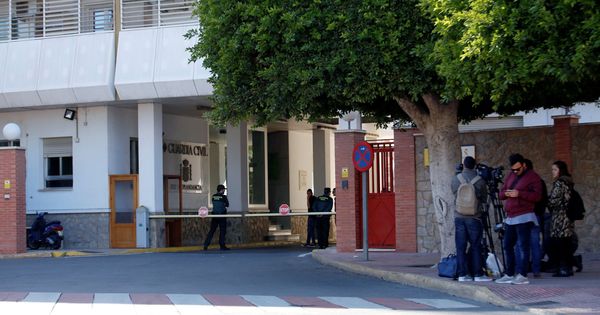 Foto: Fachada de la comandancia de la Guardia Civil en Almeria donde se encuentra detenida la pareja de Ángel Cruz. (EFE)