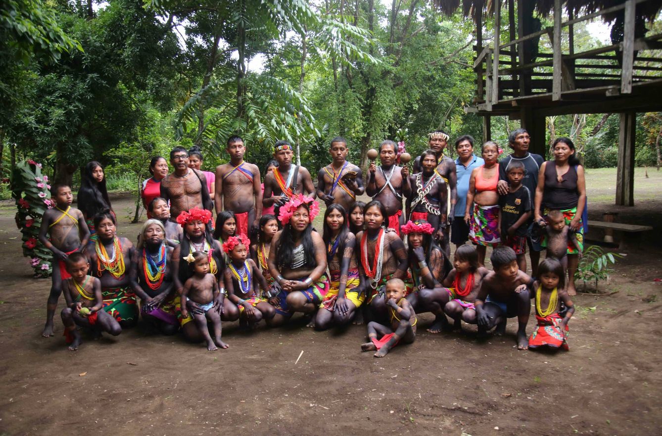Imagen grupal de parte de la comunidad indígena (Foto: Rafael Pola)