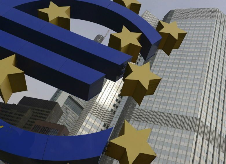Vista del logotipo del euro frente a la sede del Banco Central Europeo. (EFE)