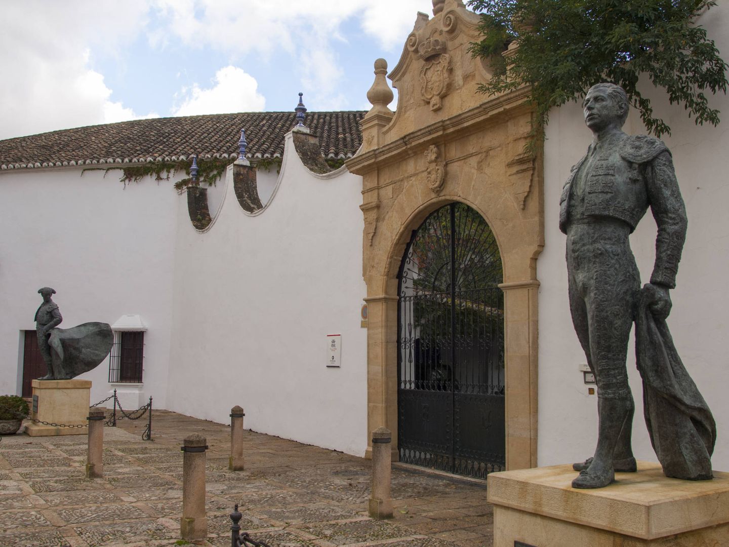 Estatua de bronce de Antonio Ordóñez en Ronda. (Getty)