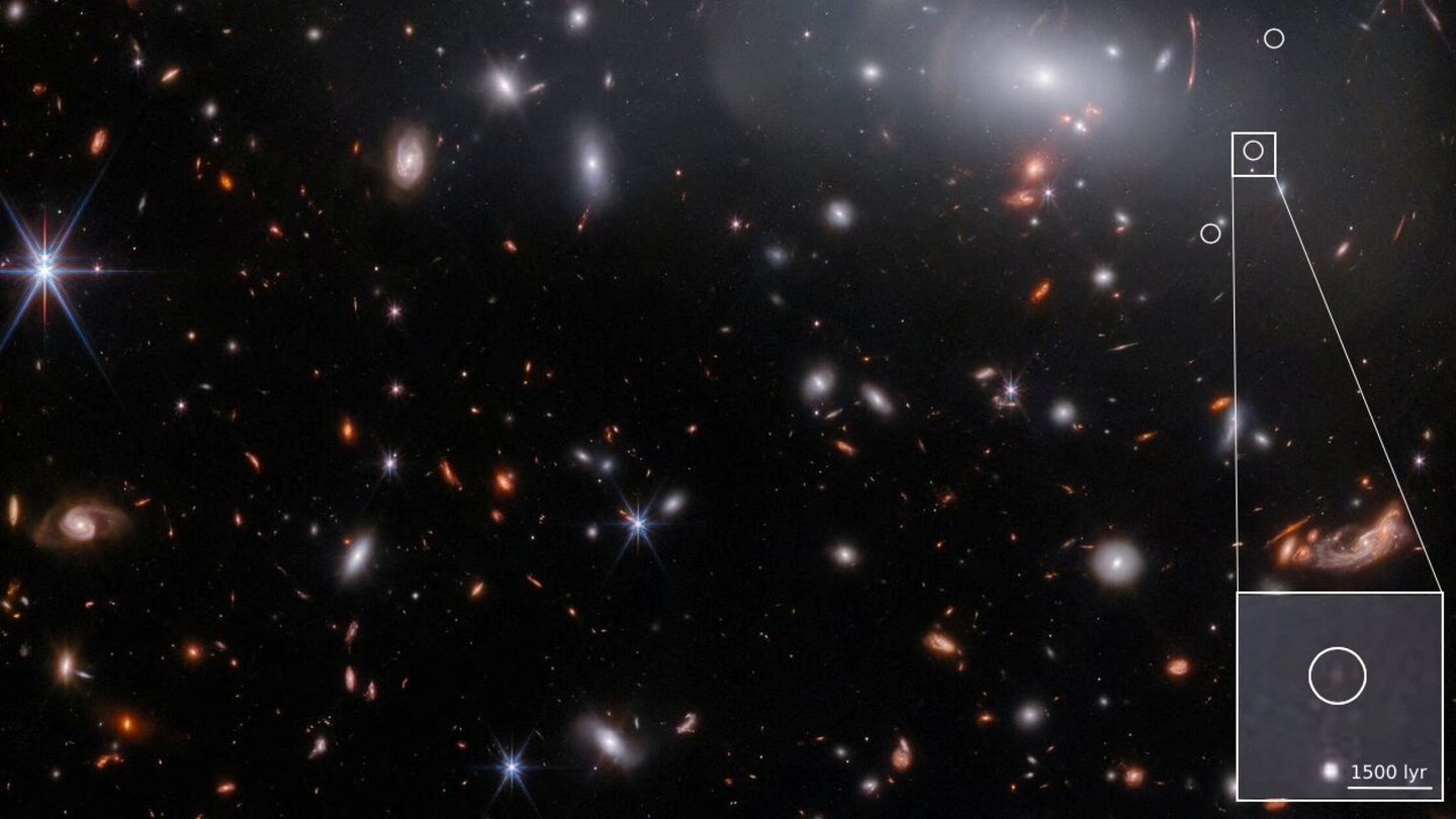 Una galaxia única detectada por el telescopio James Webb. (NASA)