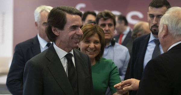 Foto: José María Aznar, en Valencia en el foro de Faes. Detrás, al presidenta regional del PPCV, Isabel Bonig. (FAES)
