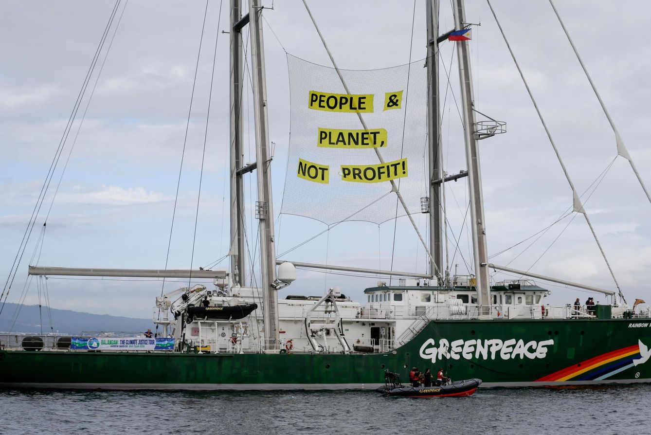 El famoso barco de Greenpeace, el Rainbow Warrior. (EFE/Mark R. Cristino)