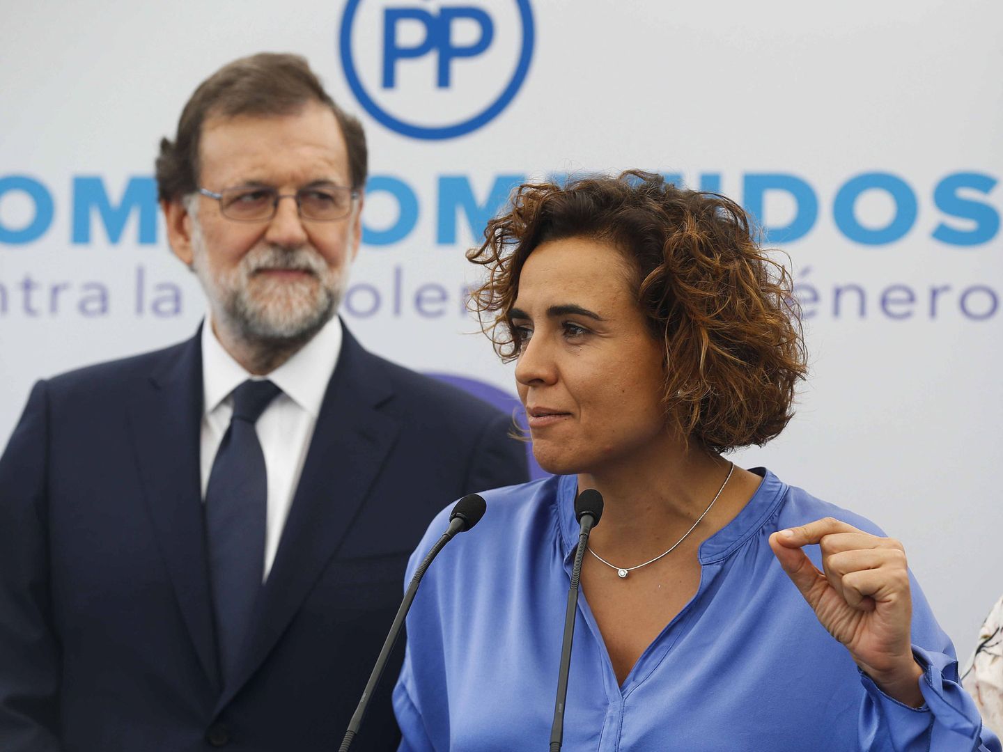 Mariano Rajoy y la ministra de Sanidad y Servicios Sociales e Igualdad, Dolors Montserrat. (EFE)