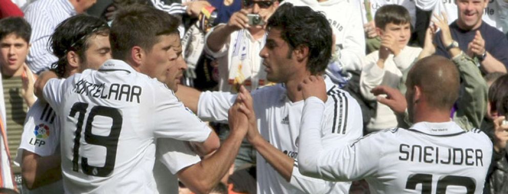 Foto: Raúl y Robben dan la victoria a un gris Madrid