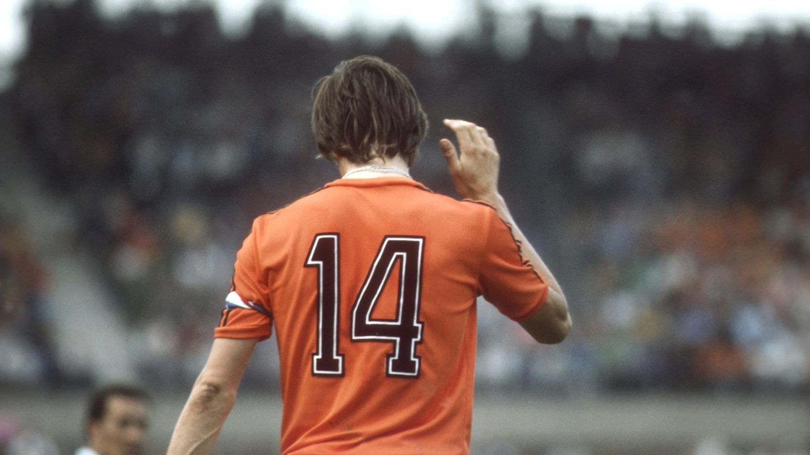 Foto: Johan Cruyff, en la imagen en un partido con la selección de Holanda, hizo suyo el número 14 (Cordon Press)