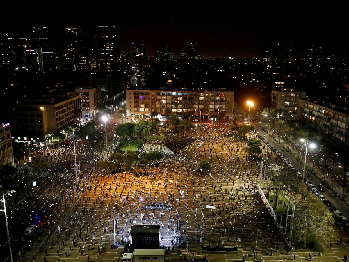 Foto: Manifestación con distancia física en Tel Aviv. (Reuters)