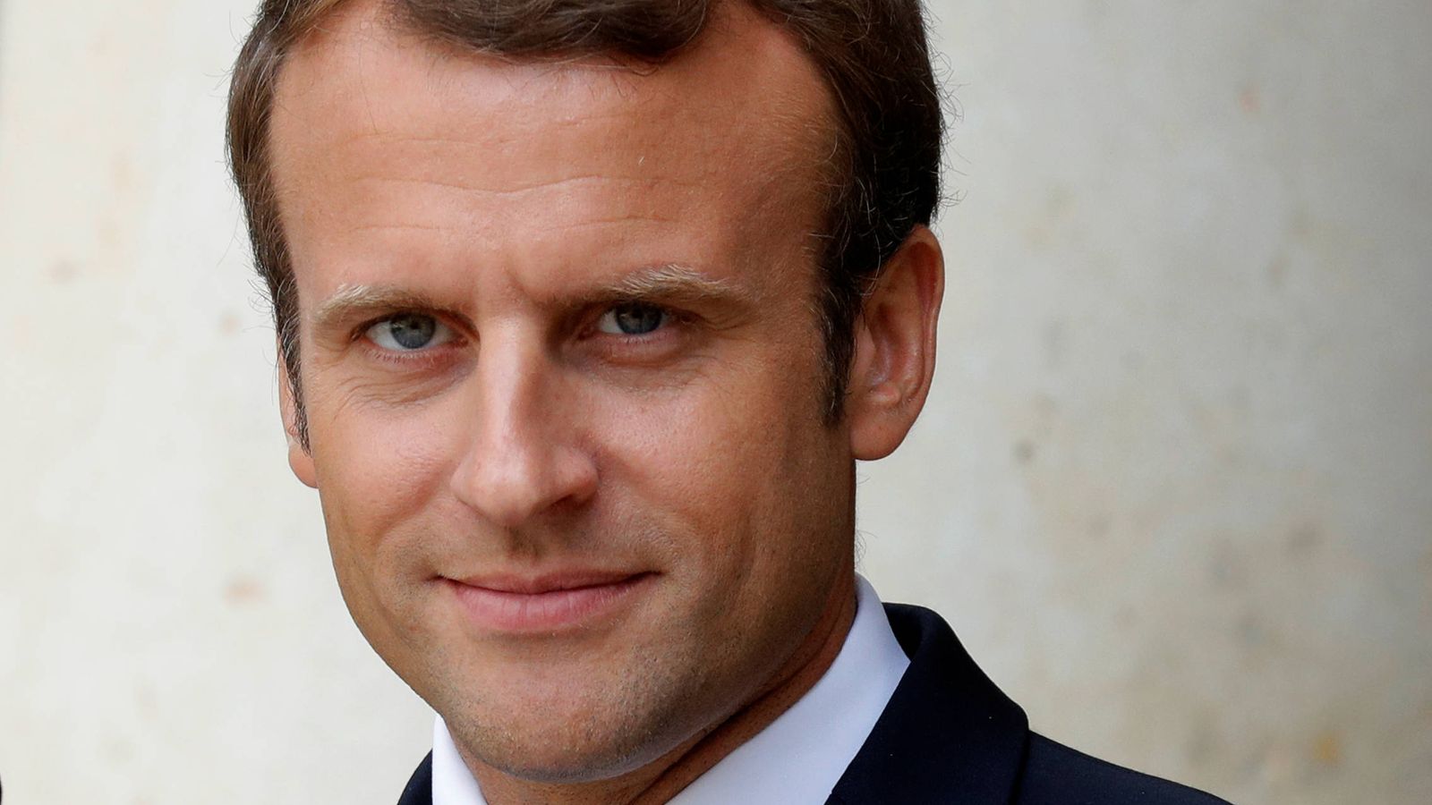 Foto: No es necesario que inviertas cantidades desorbitadas en maquillaje como Emmanuel Macron para lucir un aspecto saludable. (Reuters)