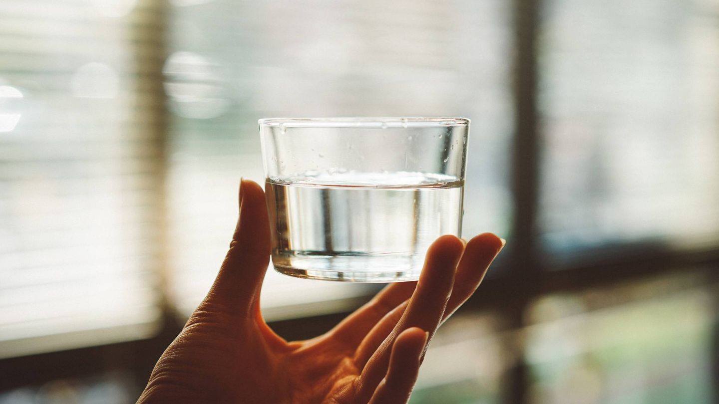 Beneficios de beber agua en ayunas. (Manki Kim para Unsplash)