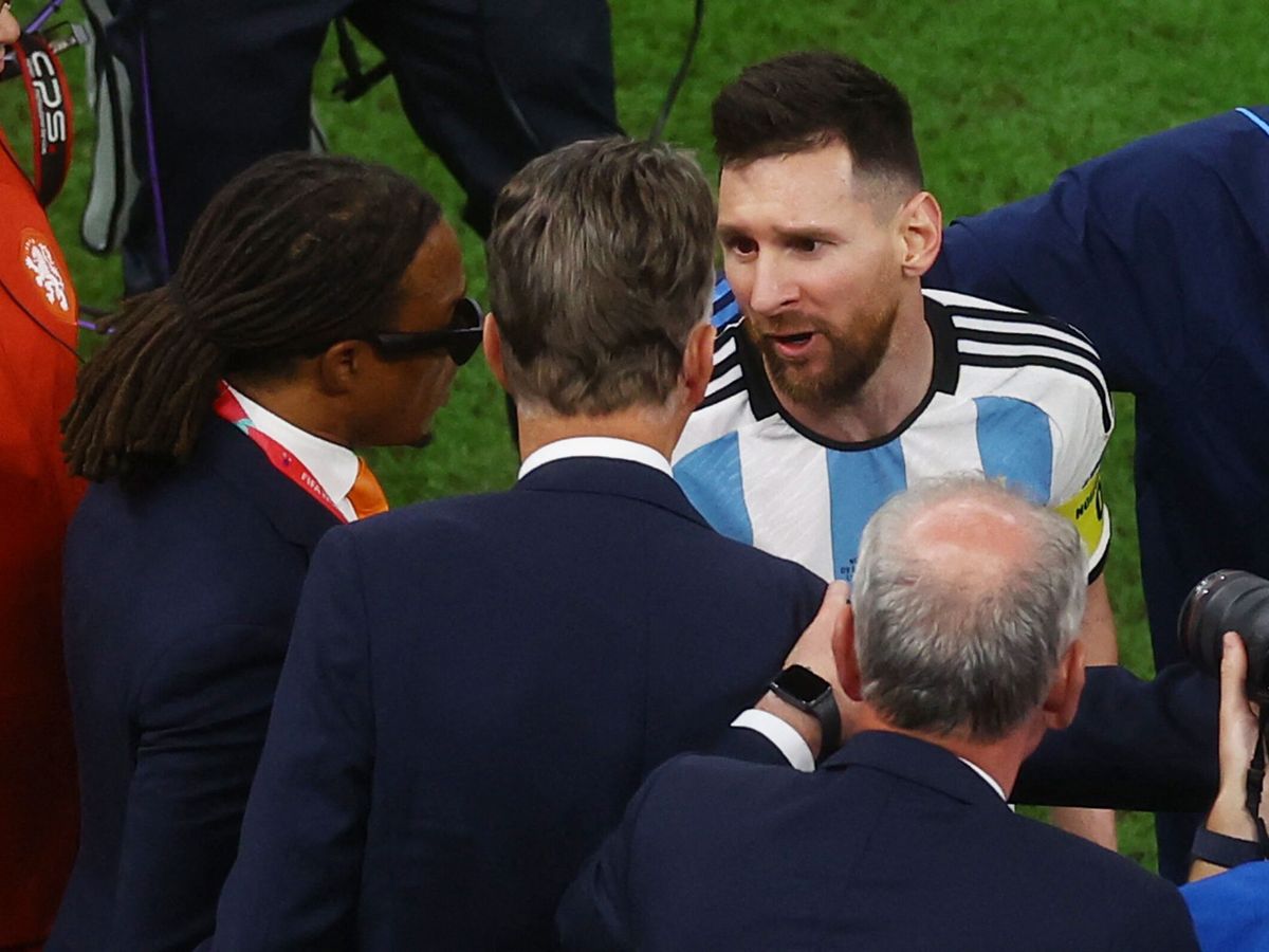 Foto: Leo Messi marcó y lo celebró en la cara de Van Gaal. (Reuters/Paul Childs)