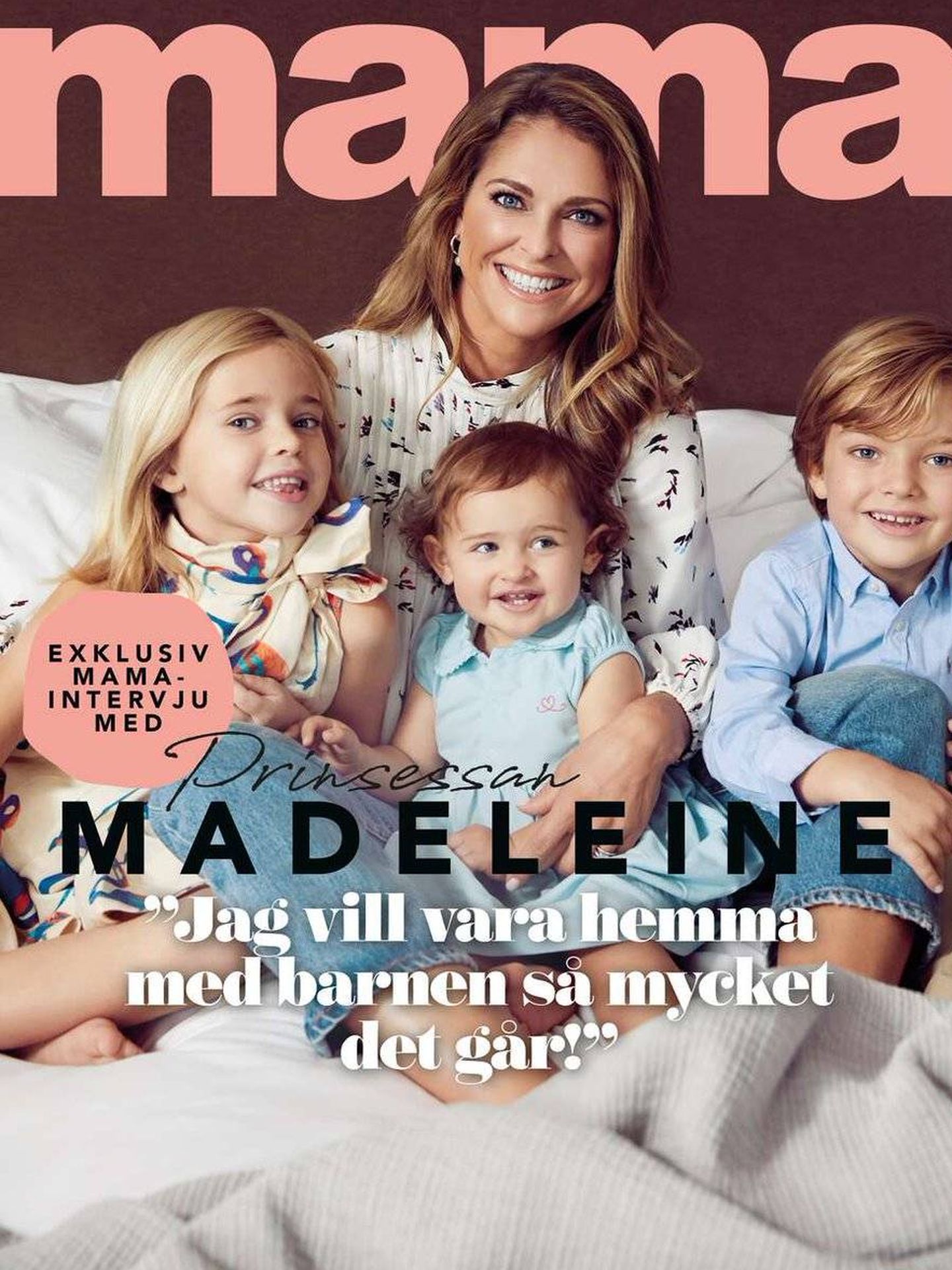 Magdalena con sus tres hijos.