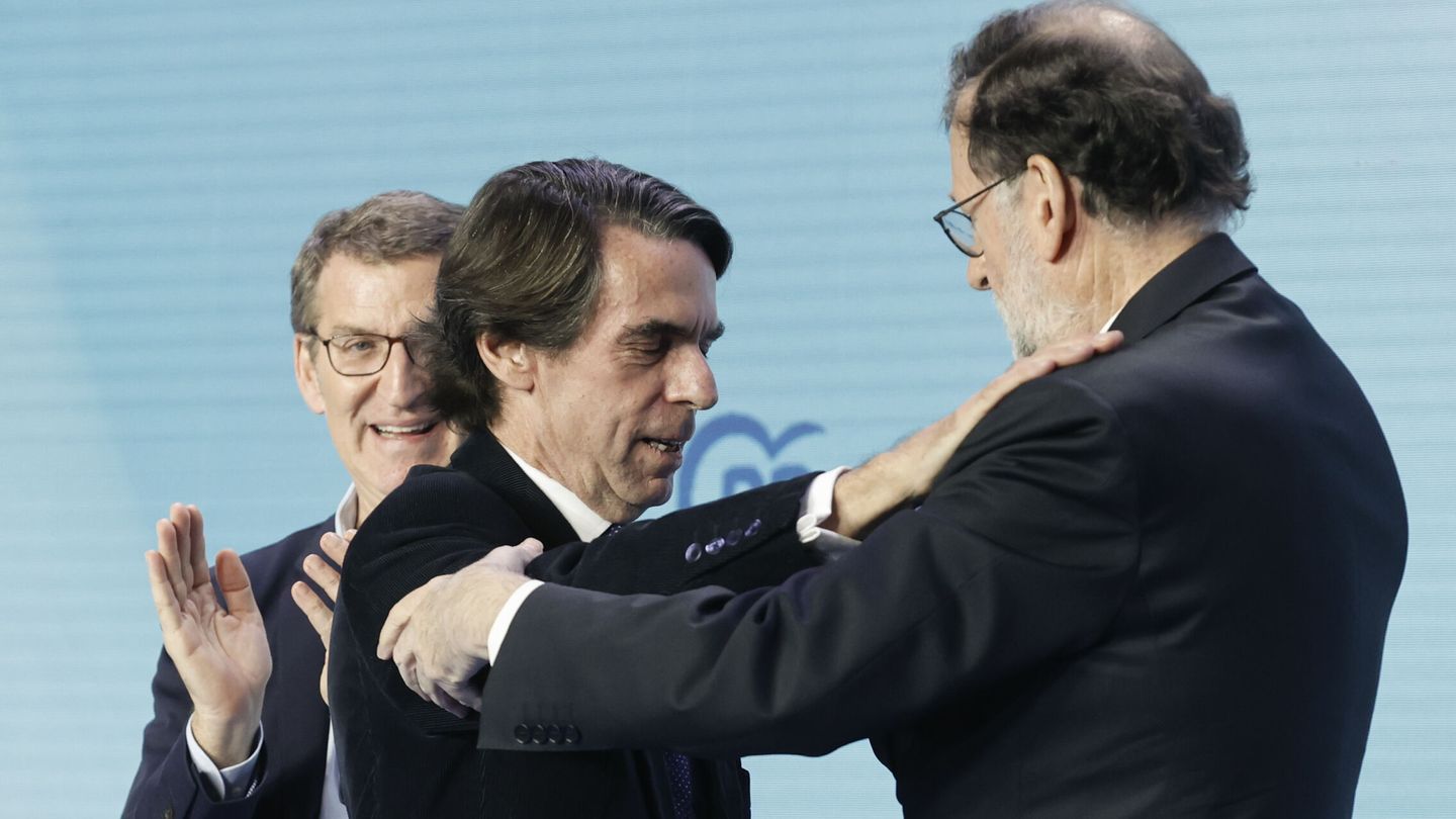 Rajoy, Aznar y Feijóo, en un acto del Partido Popular. (EFE) 