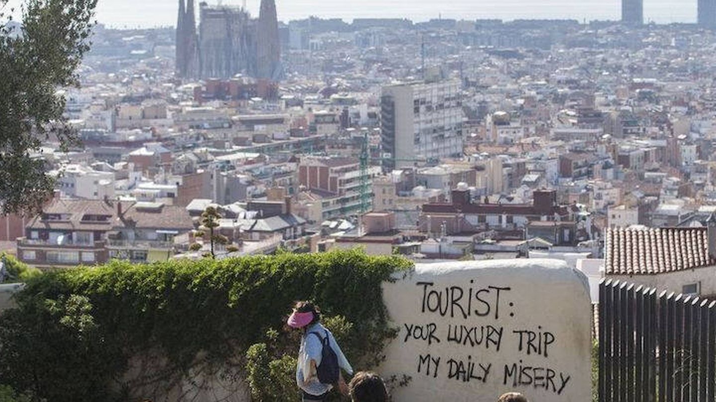 Un grupo de turistas en Barcelona. (EFE)