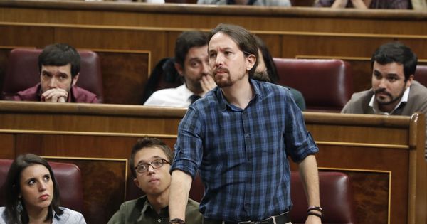 Foto: El líder de Podemos, Pablo Iglesias, durante las votaciones del debate de investidura de Mariano Rajoy, el pasado mes de octubre. (EFE)