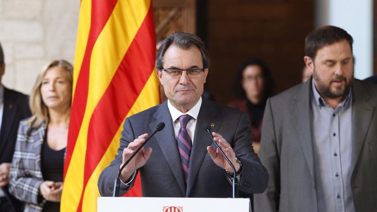 El presidente Artur Mas tras presentar la consulta (Efe)
