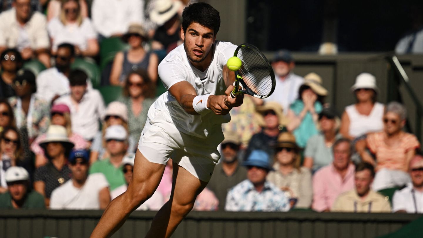 Carlos Alcaraz, durante Wimbledon 2023. (REUTERS/Dylan Martínez).