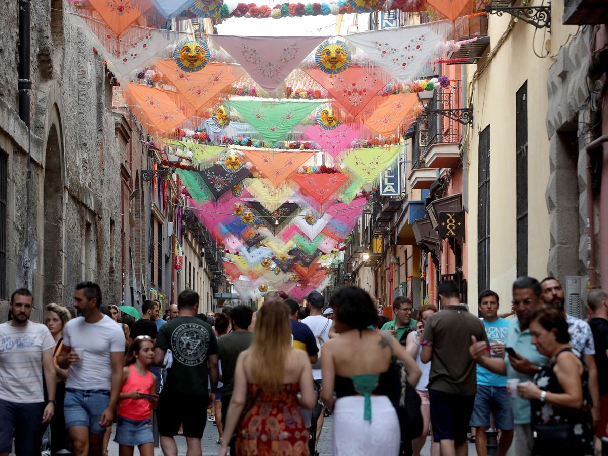 Foto: Calles del distrito Centro de Madrid en el año 2019 antes del pregón de las fiestas de San Cayetano, San Lorenzo y la Virgen de la Paloma.