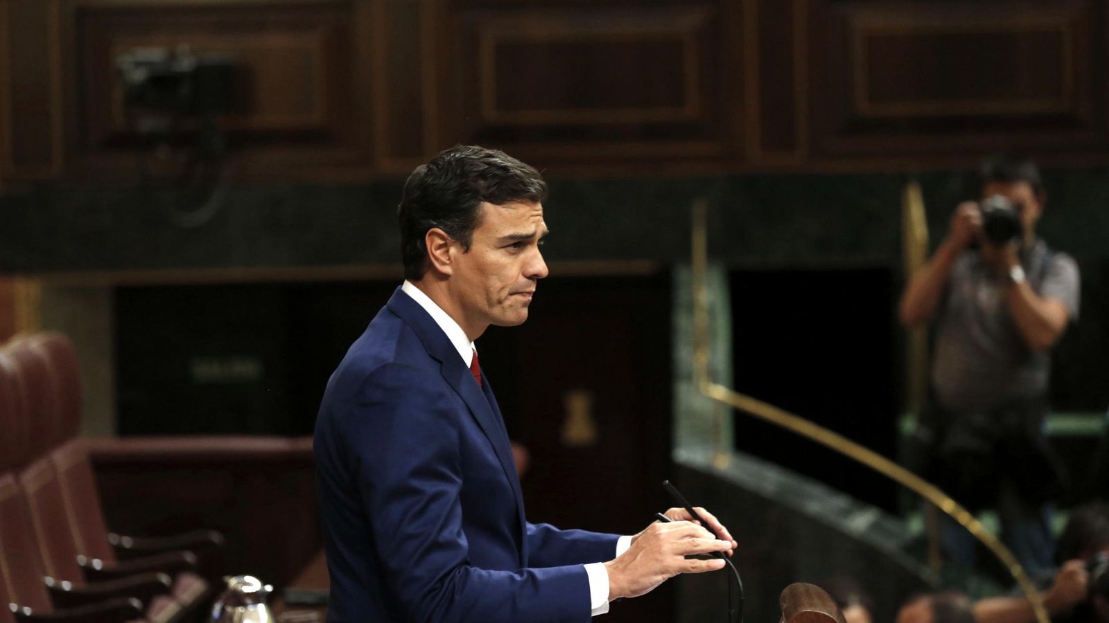 Foto: El secretario general del PSOE, Pedro Sánchez, durante su intervención este martes en el debate de totalidad de los Presupuestos de 2016. (EFE)