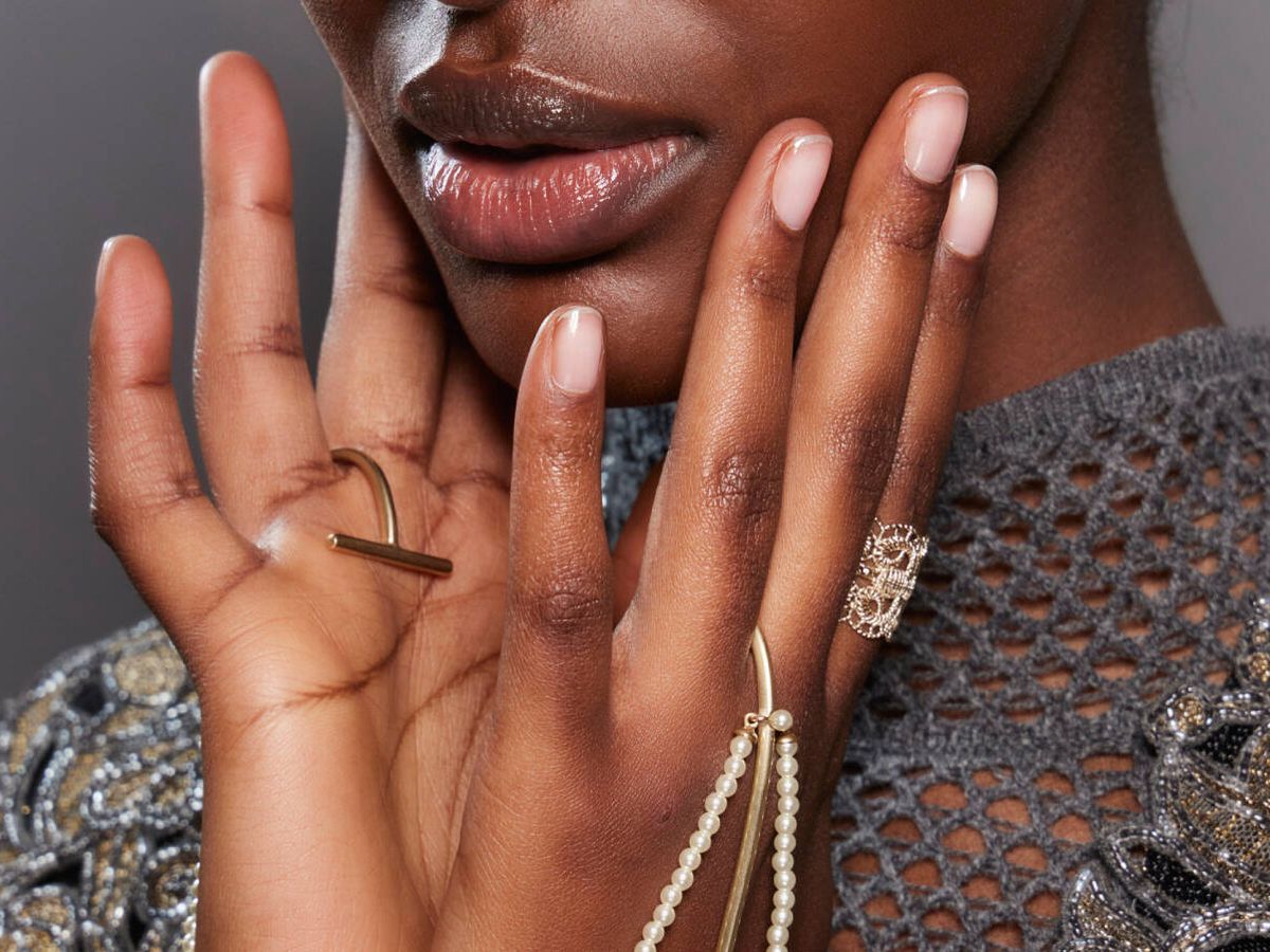 Foto: El kapping es la forma más cercana de conseguir una manicura gel si tienes las uñas frágiles. (Imaxtree)