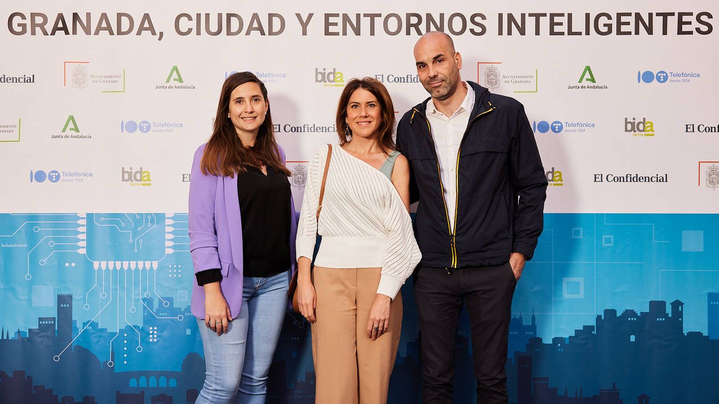 Claudia Fuentes, gerente de TM digital, Lucía Rodríguez, mánager de EIG; y Raúl Zambrano, comercial de TM Digital.