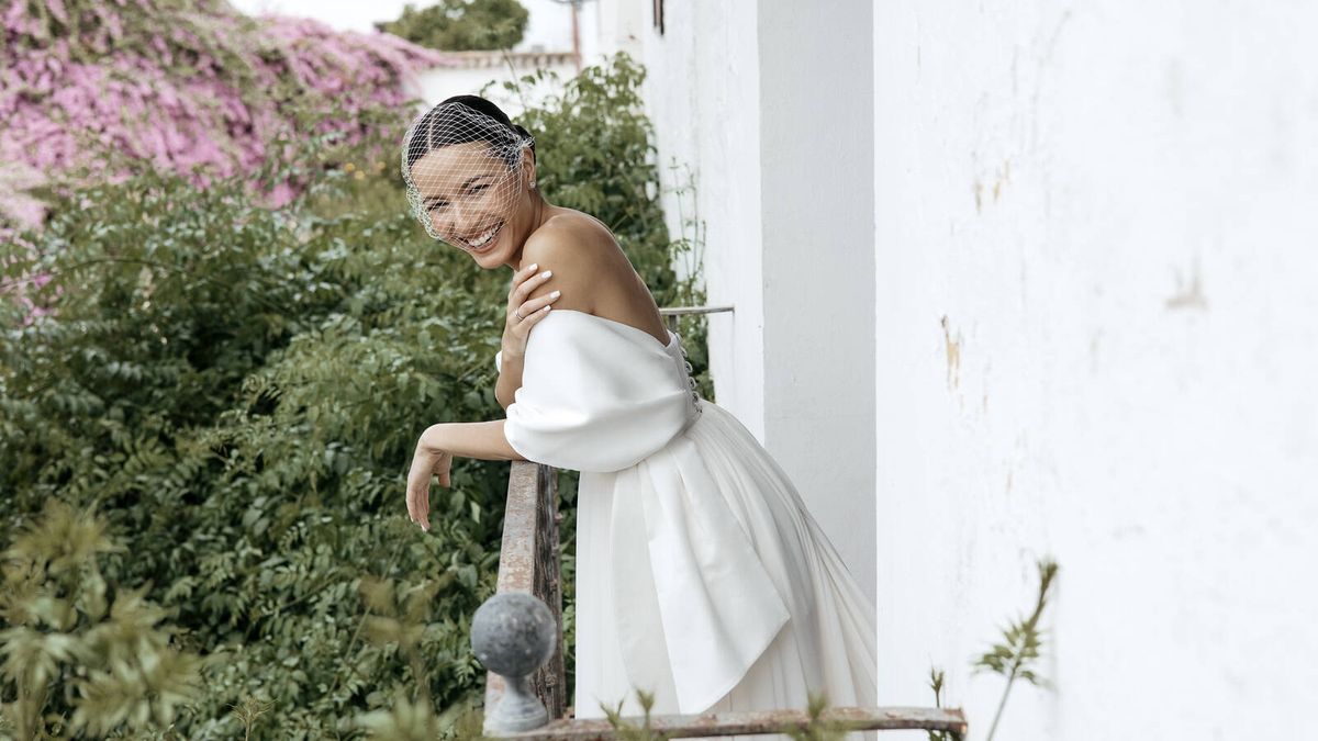 Un original vestido desmontable de marca 'made in Spain' para una boda íntima en Córdoba: el look de novia más atrevido de 2024
