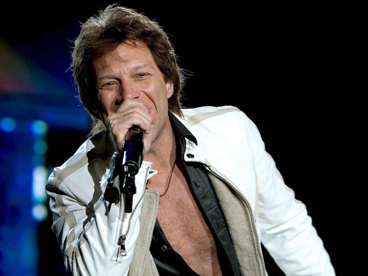 Jon Bon Jovi, sobre el escenario del festival de música Rock in Rio de Lisboa (Portugal) el 31 de mayo de 2008. (EFE)