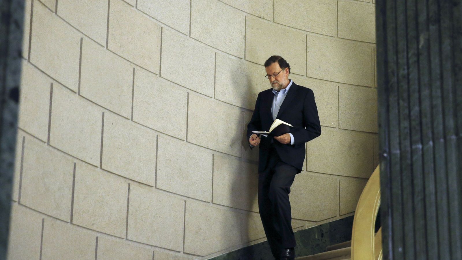 Foto: El presidente del Gobierno en funciones, Mariano Rajoy, antes de una rueda de prensa tras hablar con Albert Rivera. (EFE)