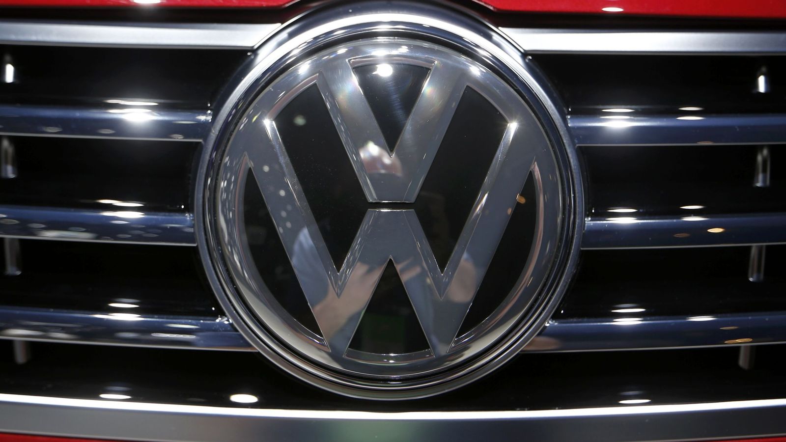 Foto: Detalle del logotipo de Volkswagen. (Reuters)