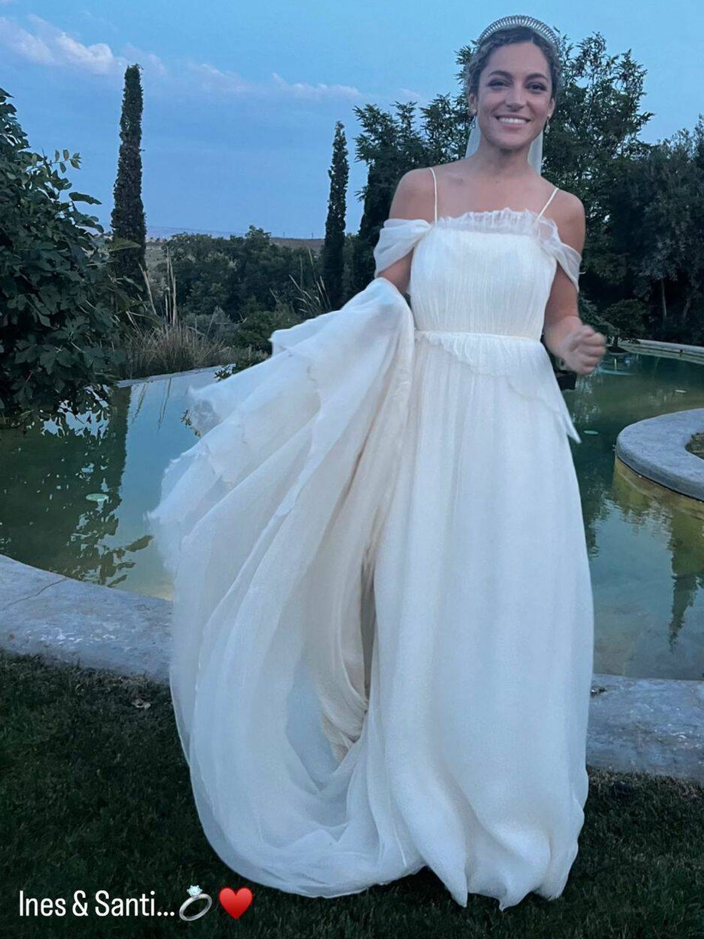 Primer vestido de novia de Inés Marinero. (Redes)